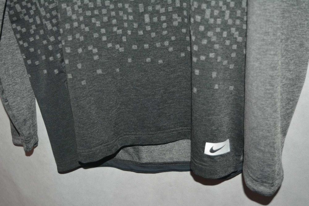 3* Sportowa bluzka z kapturem Nike M