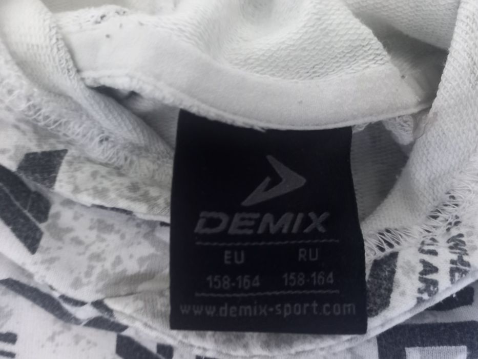 Продам кофту на хлопчіка demix