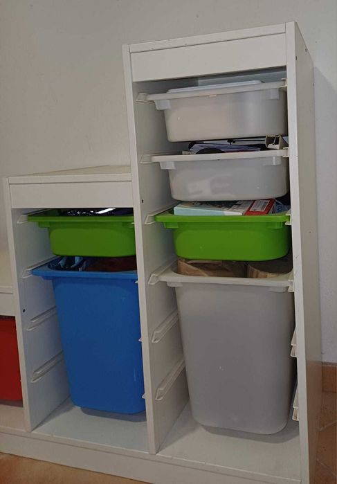 Móvel em escada IKEA (TROFAST)