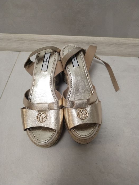 Продам Нові босоніжки