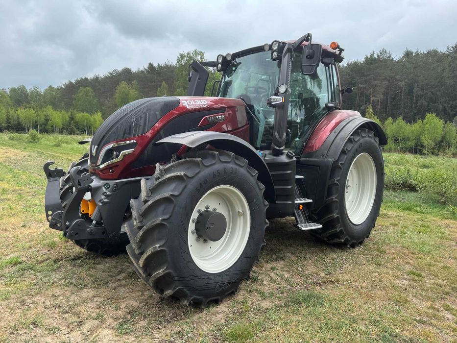 Ciągnik rolniczy VALTRA T215 VERSU