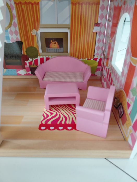 Domek dla lalek z mebelkami