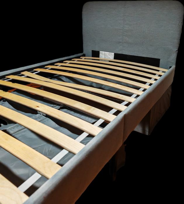 Vendo cama 90*200 com estrado