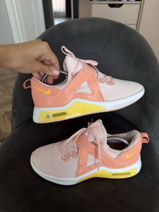 Кросівки жіночі,Nike Air Max Bella (розмір 40) 25,5 см оригінал