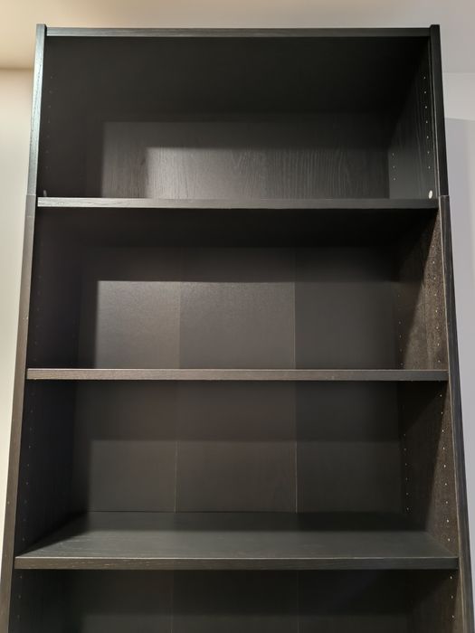 Estante preta BILLY Ikea com extensão
