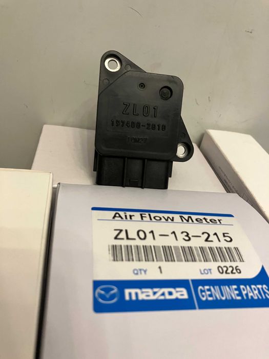Датчик витрат повітря ZL01-13-215 1974002010 Mazda 2 3 5 RX8 MX5 Новий