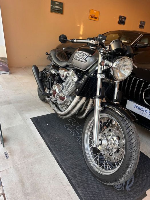 Triumph Thunderbird 900