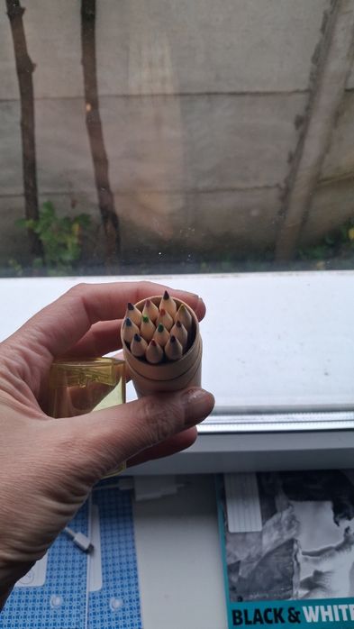 Новый набор цветных карандашей 12 шт