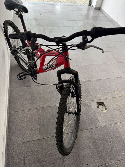 Bicicleta Berg vermelha