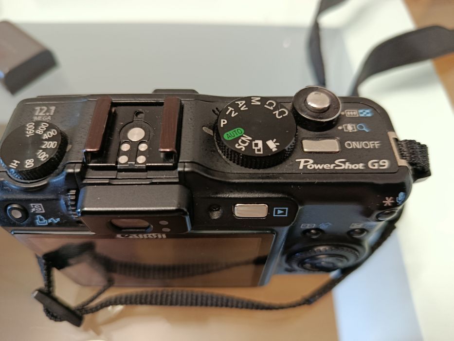 Canon G9 completa, carregador e 2 baterias, precisa limpar obturador ou para peças.