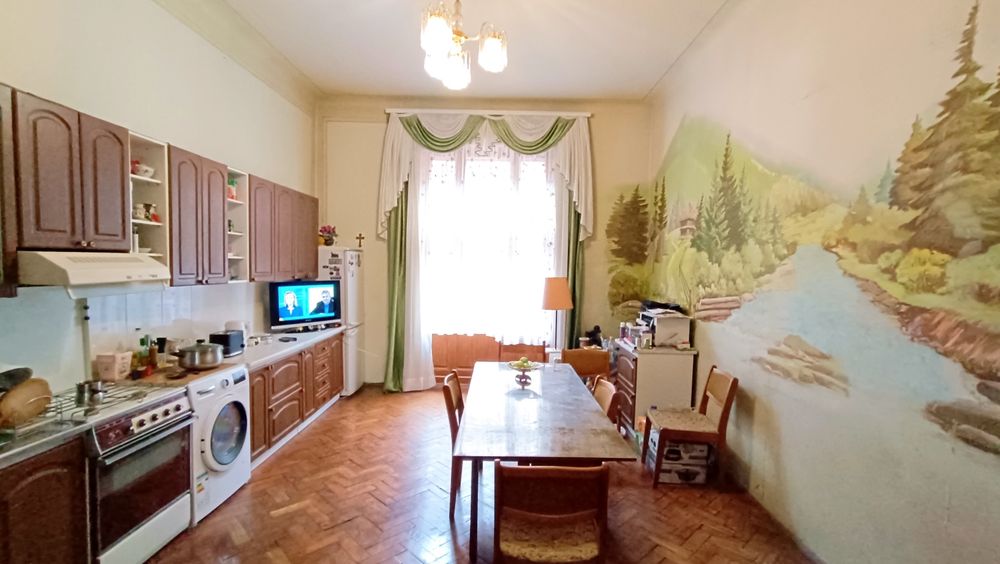Продається 4 км квартира ( 132,3м.) навпроти облдержадміністрації