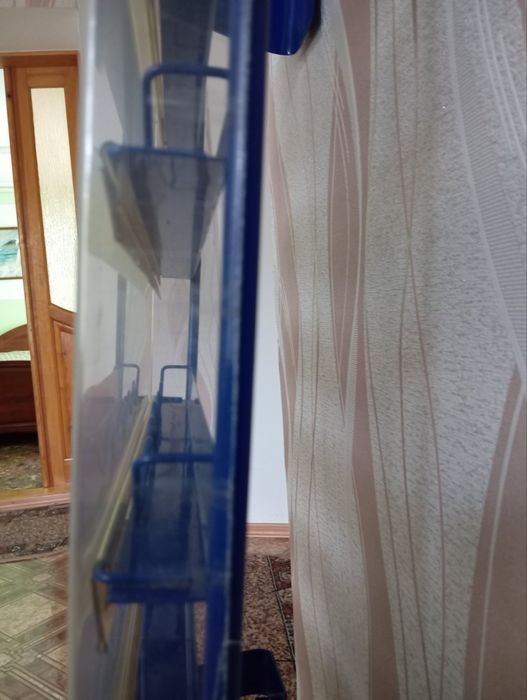 Шкафчик для виставки.