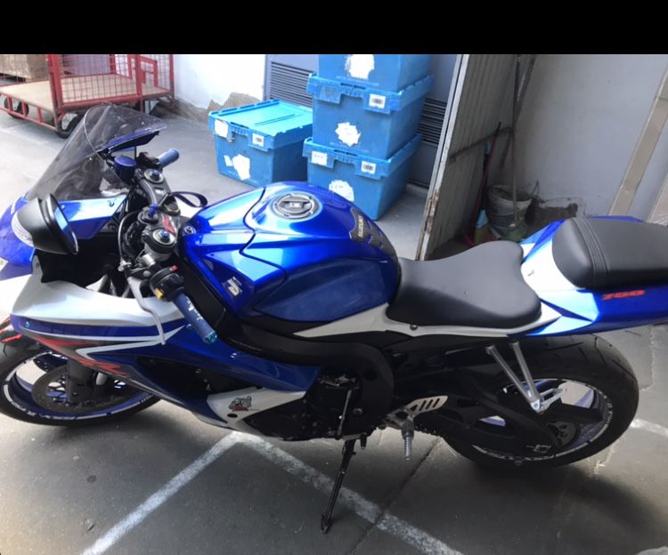 Разборка Suzuki gsx-750r(к7,к8) Фара, пластик, перья, паук, мотор