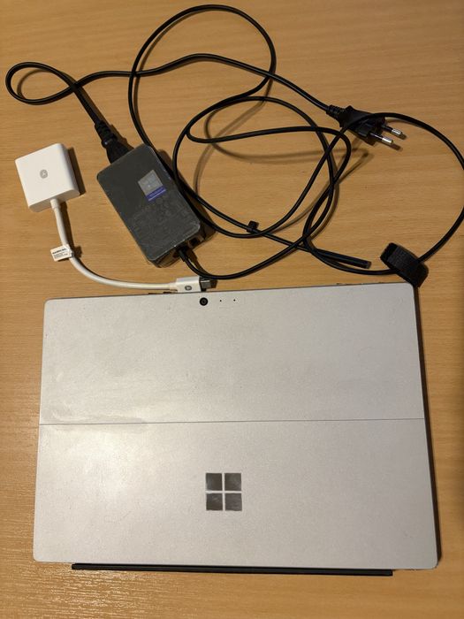 Surface Pro: adaptador VGA + capa