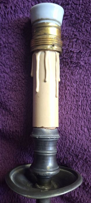 Candeeiro de mesa em estanho trabalhado anos 60
