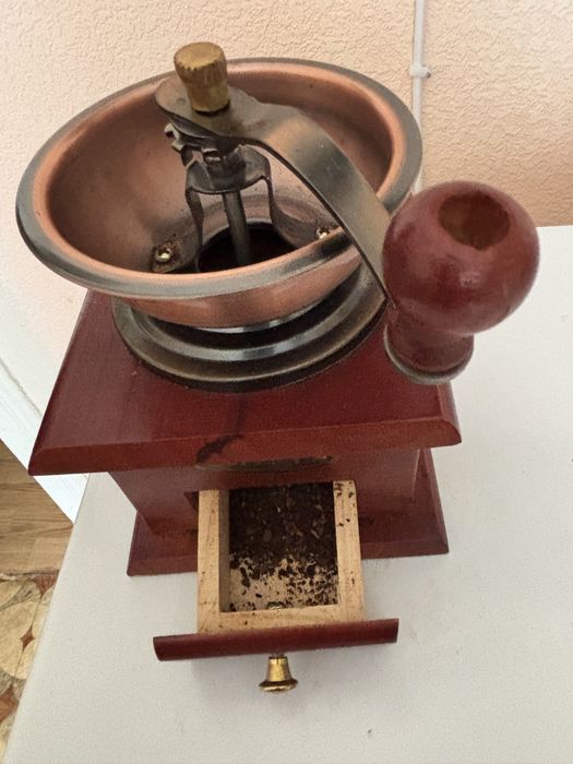 Ручная Кофемолка в ретростиле