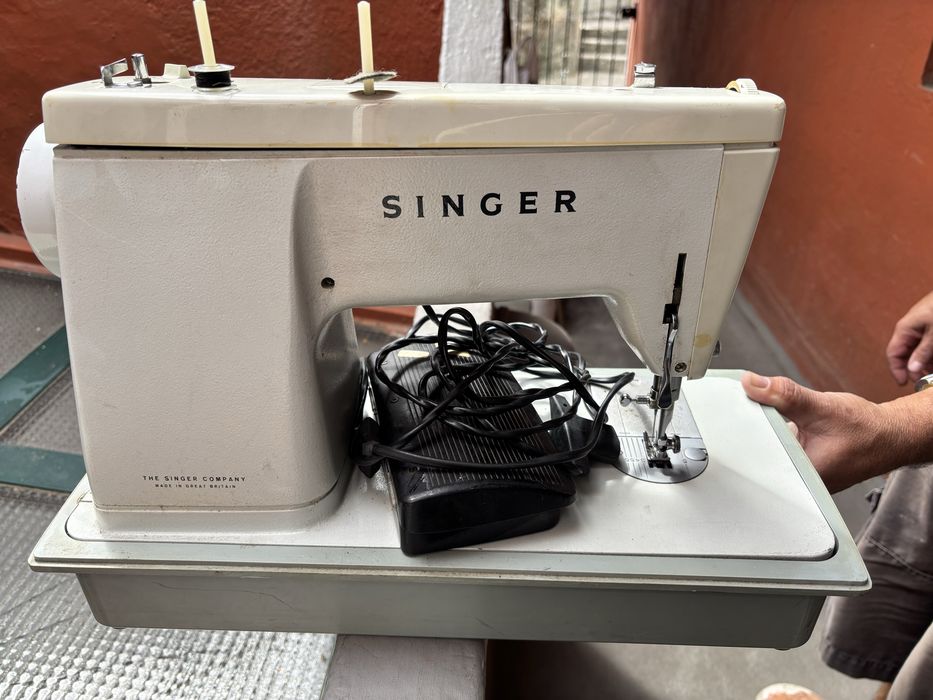 Maquina de costura Antiga da Singer para peças ou decoracao