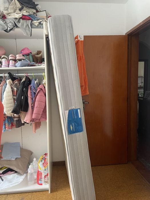 Cama de Solteiro com estrado e colchao