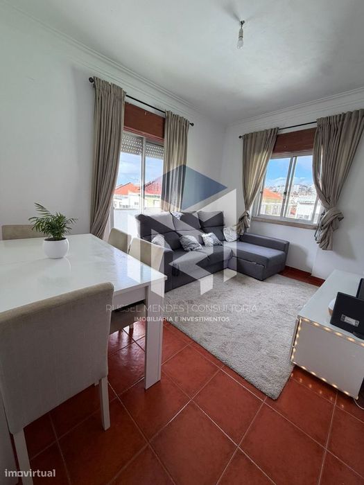 T2 Luminoso no Centro de Queluz