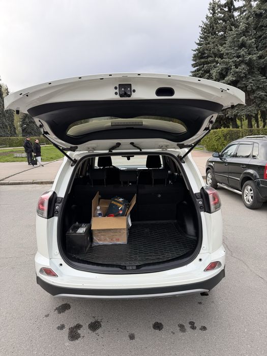 Продаж Toyota RAV4 2016 2.2 diesel механіка
