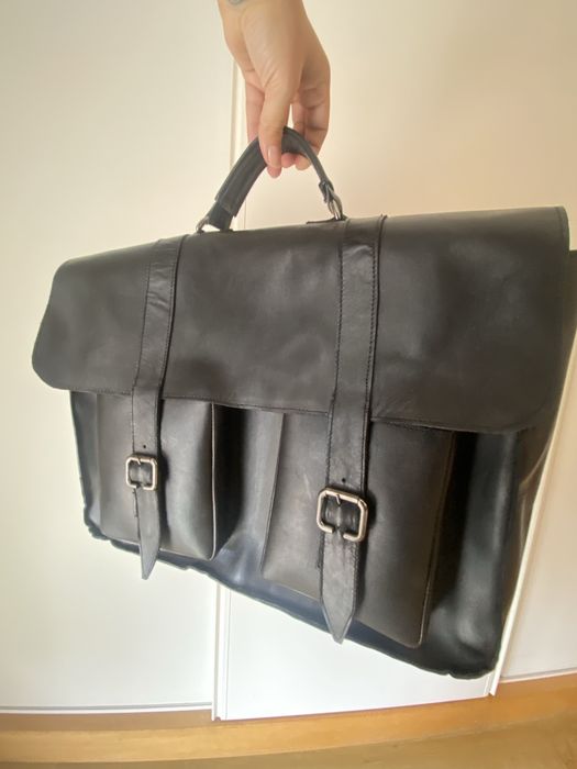Mochila em pele preta