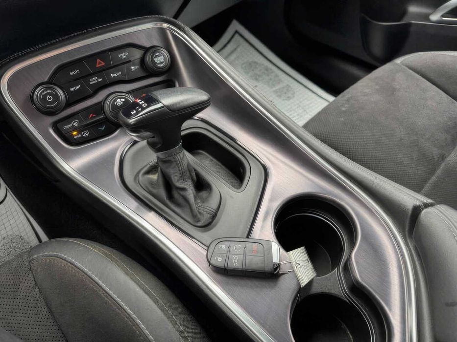 Dodge Challenger SRT Hellcat      2017