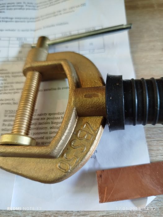 Zacisk do spawania biegunowy