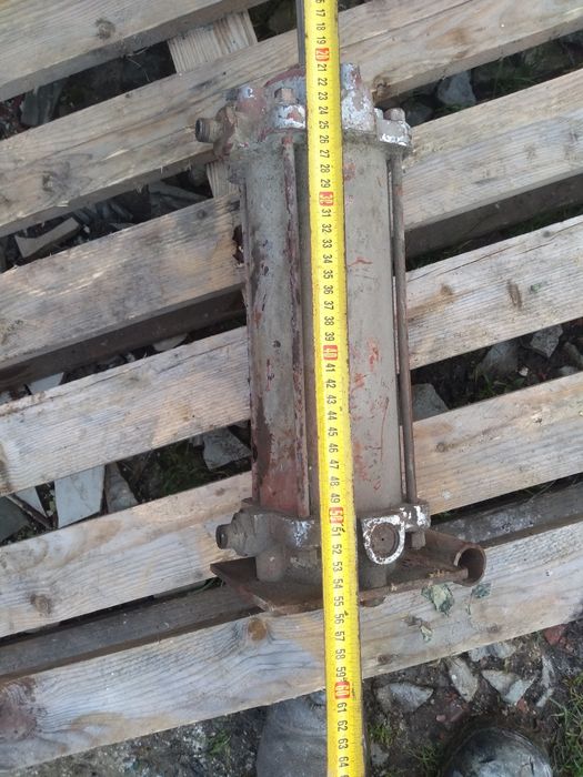 Wyciskarka do ciasta z silownika pneumatycznego powietrznego