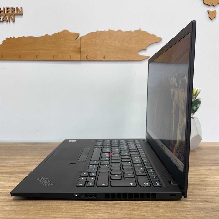 Lenovo ThinkPad X1 Carbon G8 14"FHD i7-10610U 16GB RAM 256GB Klasa A