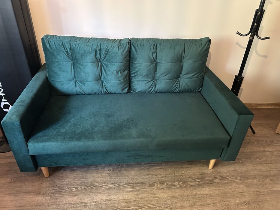 Sofa w pięknym zielonym kolorze