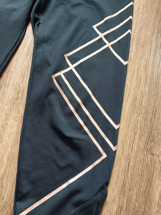 Czarne legginsy do ćwiczeń