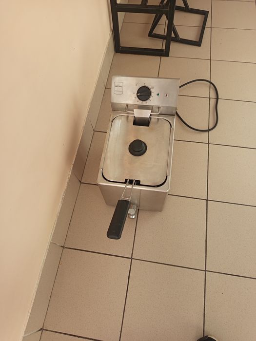 Професійна фритюрниця