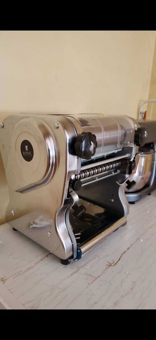 Laminadora, cafetera, amasadora, calentador