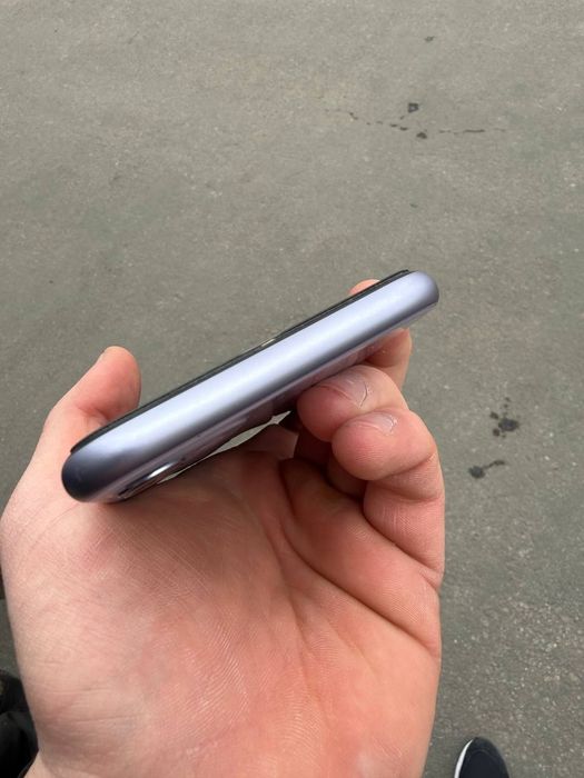Продам iphone 11 64