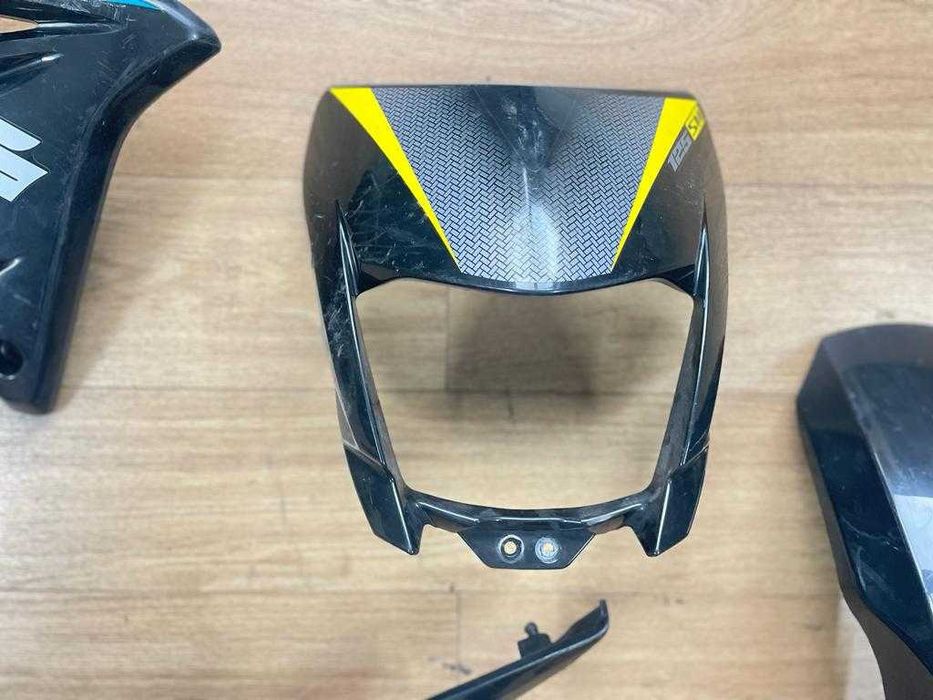 CONJUNTO DE PLÁSTICOS SUZUKI DR