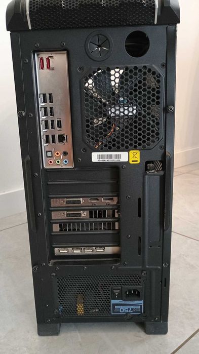 Komputer stacjonarny: i7, GTX580, 16GB ram, W11