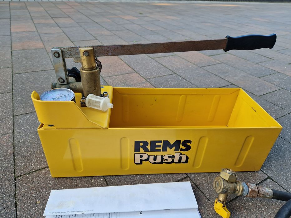 REMS Push – ręczna pompa do prób ciśnieniowych instalacji