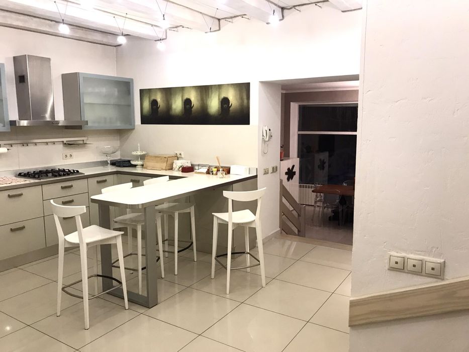 Оренда преміум котеджу 9+2 з лазнею в Буковель