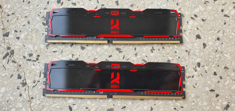 Bardzo dobre pamięci RAM DDR4 GoodRAM IRDM X 16gb (2x8) 3000MHz