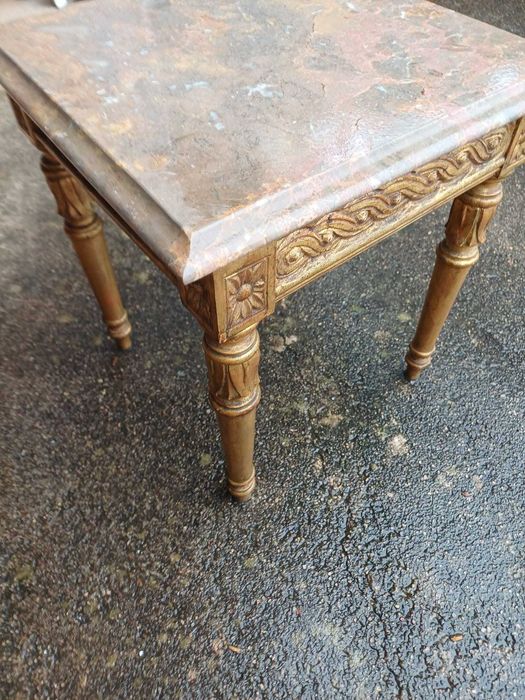Mesa de centro, com tampo em pedra