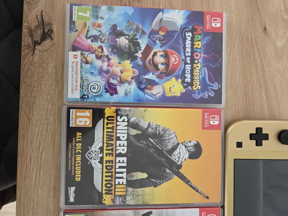 Sprzedam konsole Nintendo Świtach Lite.