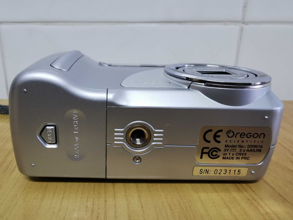 Máquina Fotográfica Digital Oregon Scientific DS9610 4.0 Mega pixels