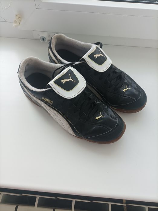 Кросівки,фудзалки