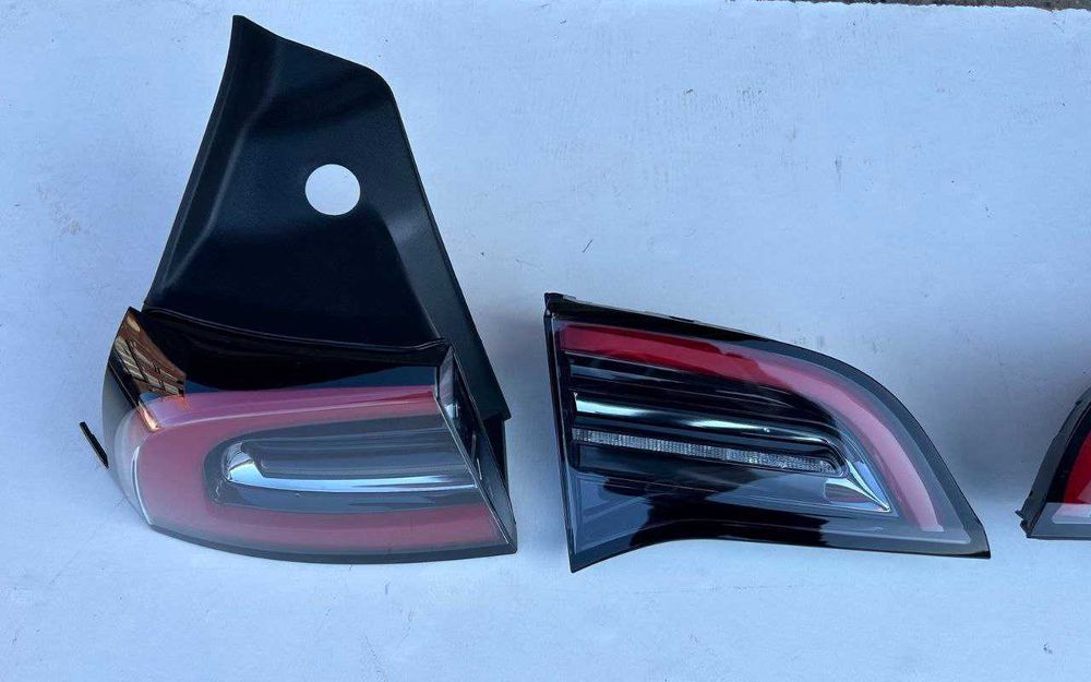 Задні ліхтарі / стопи Tesla Model 3 / Y (4 pin)