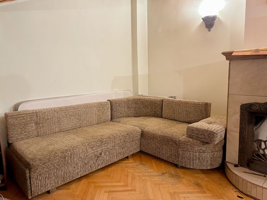 Кутовий диван-трансформер з місцем для зберігання