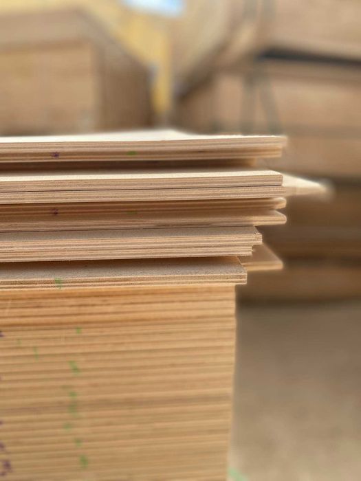 Arkusz sklejki 1525x1525x8 mm brzozowej suchotrwałej