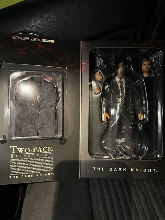 Figura Hot Toys Two Face/ Harvey Dent