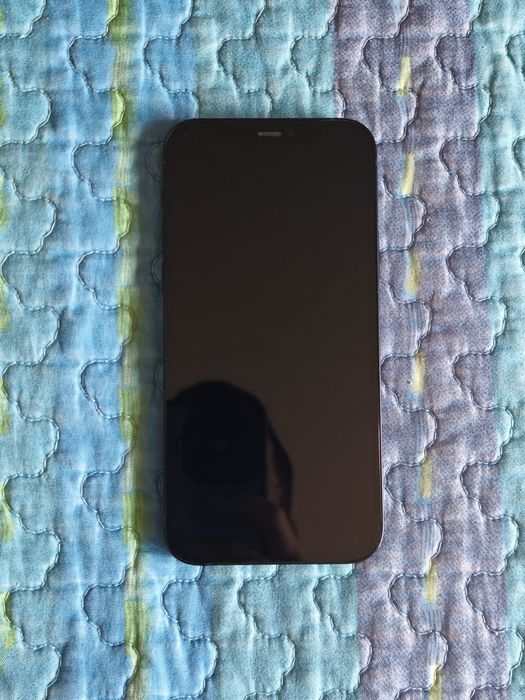 iPhone 12 (64GB)