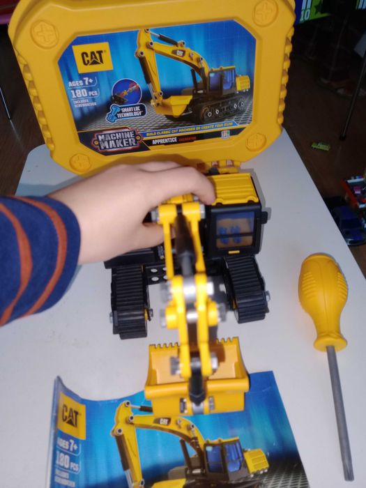 Конструктор экскаватор брендовый CAT на болтах Toy State для мальчиков