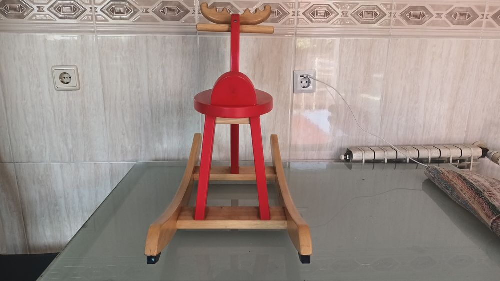 Cavalinho baloiço de madeira para criança